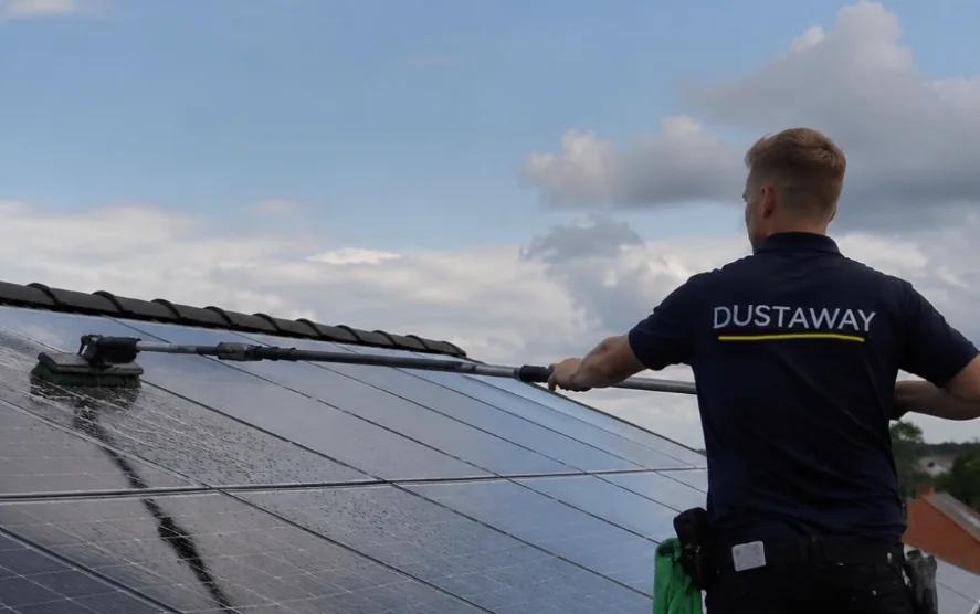Solcellevask udført af DustAway